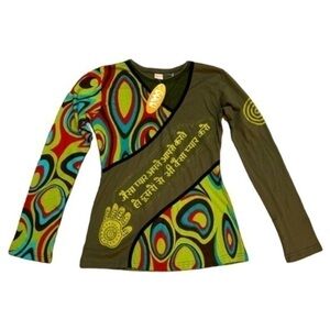 New with tags GURU boho long sleeve top. Made in Nepal. Size small (4-6).